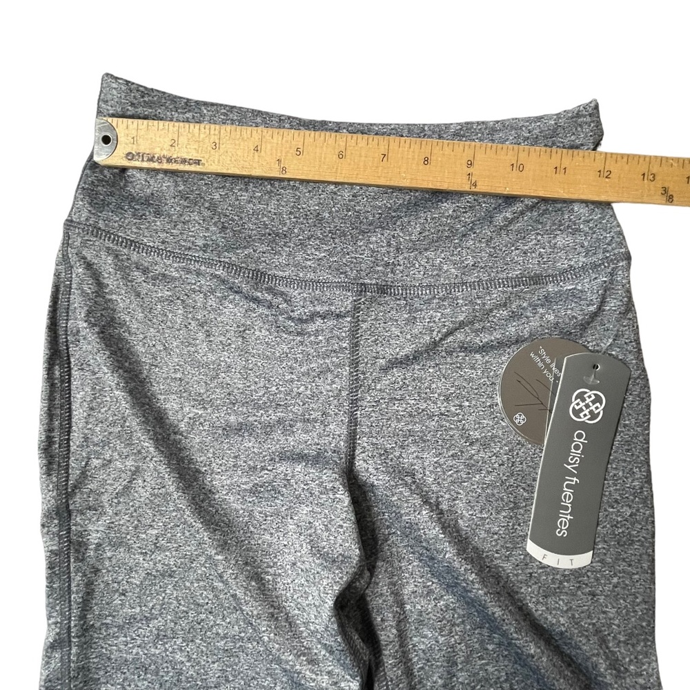 Daisy Fuentes Fit athletic shorts size Small - Picture 8 of 10